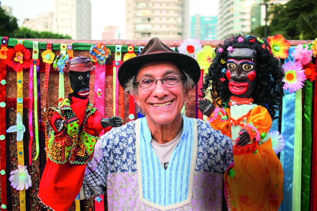 Teatro mamulengo: Mestre Valdeck de Garanhuns faz apresentações gratuitas em parques da capital