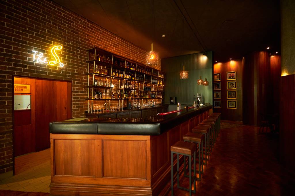 The S.: um novo bar ‘secreto’ em famoso edifício do Centro