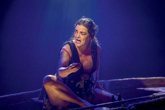 Inês Peixoto encena monólogo sobre opressão feminina no Sesc Pinheiros