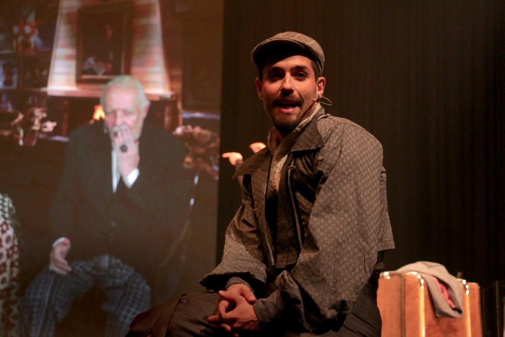 Ney Latorraca na tela e Bruno Fraga: homenagem