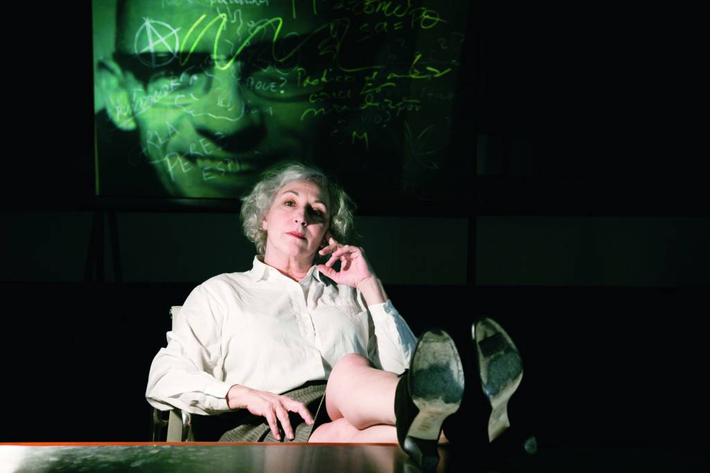 Monólogo de argentina Andrea Garote faz temporada na capital