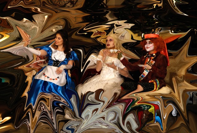 Ensaio com personagens de Alice no País das Maravilhas Ensaio com personagens de Alice no País das Maravilhas