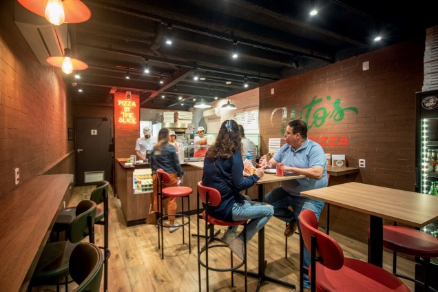 Vito's Pizza: balcão e fatias à moda novaiorquina