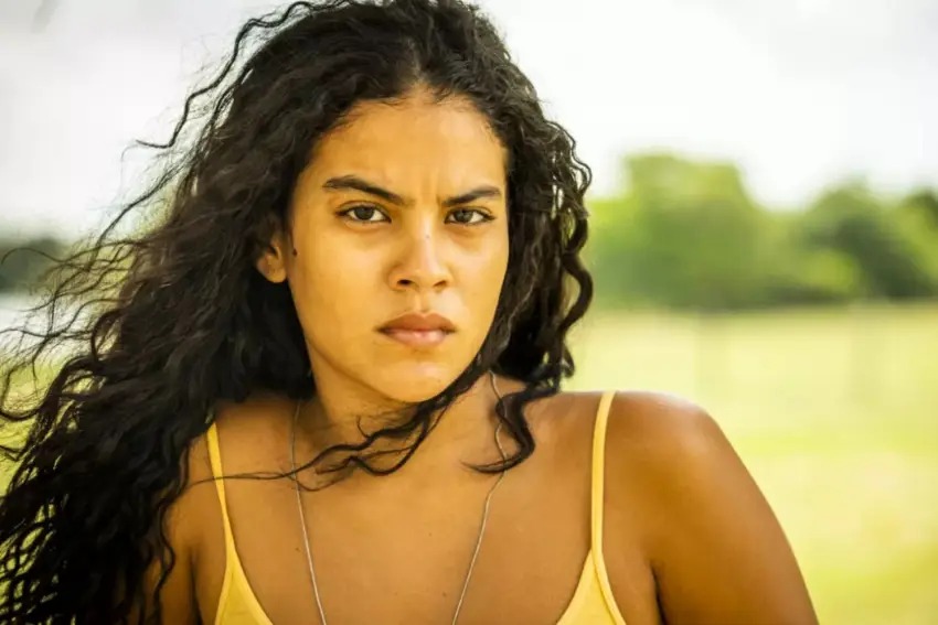 Bella Campos como a personagem Muda em 'Pantanal'
