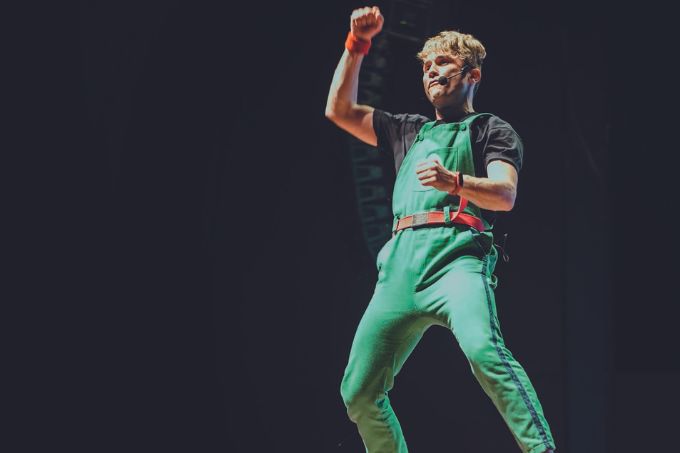 Gato Galáctico leva mundo virtual ao palco pela primeira vez