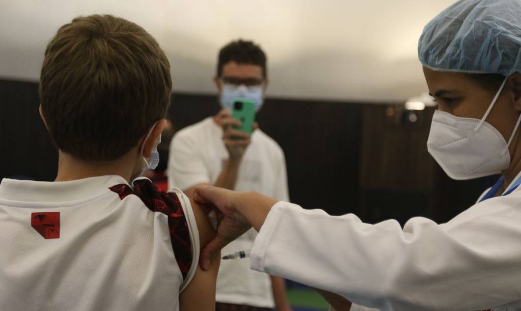 Cidade de São Paulo começa a vacinar meninos de 9 e 10 anos contra HPV