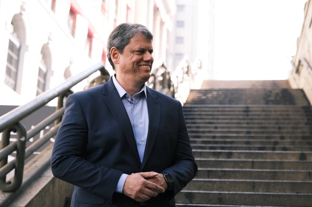 Tarcísio comemora vitória ao lado de Kassab, Nunes e Poit