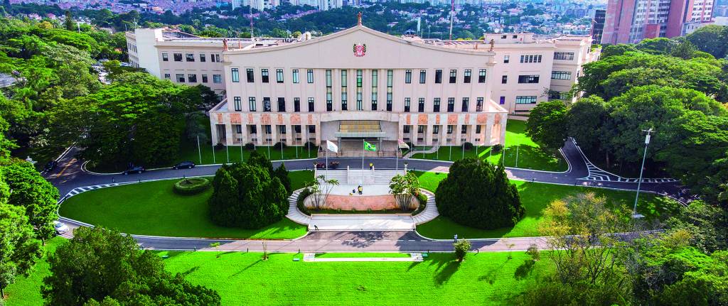 Prefeitura e Estado suspendem expediente para jogo do Brasil na Copa