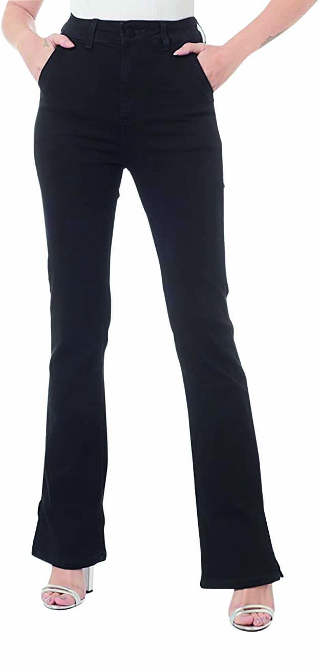 Modelo usa cal&ccedil;a jeans preta