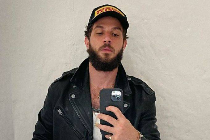 Chay Suede revela voto para presidente após polêmica com Cássia Kis
