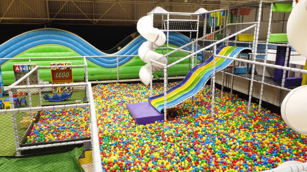 Visitei o Morumbi Park, que tem infláveis, ‘arvorismo’, patins, boliche…