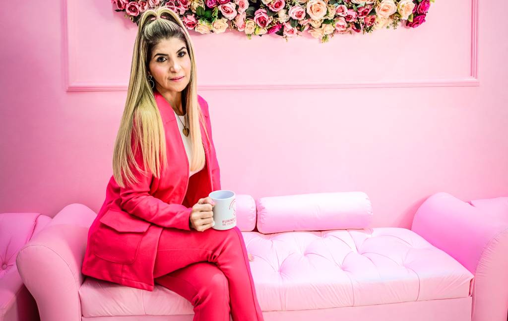 De Xuxa a Neymar: paulistana faz sucesso com piercings e brincos na Mooca