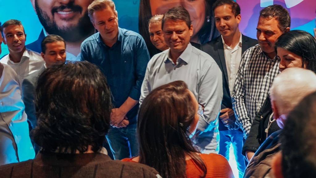 Tarcísio recebe apoio de 4 das 10 siglas que ajudaram Rodrigo no 1º turno