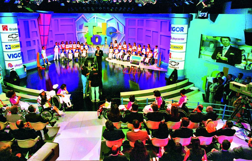 Teleton enfrenta crise com o fim do protagonismo da TV e do telefone fixo