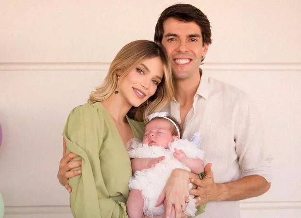 Carol Dias e Kaká anunciam gravidez de segundo filho