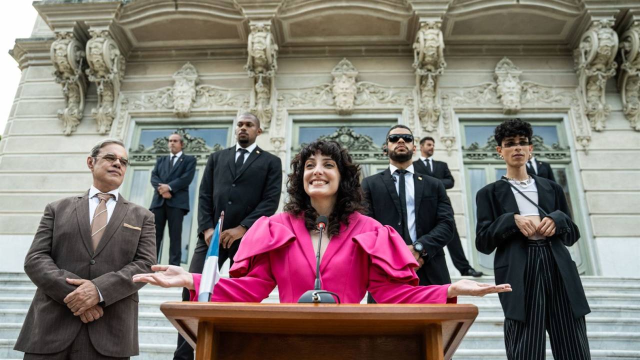 Clarice Falcão: governadora influencer na série Eleita
