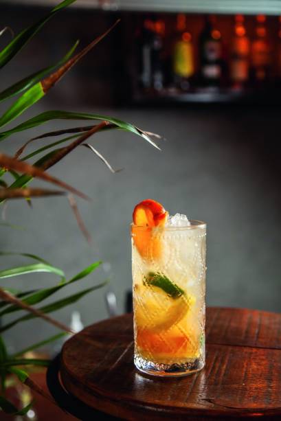 Caipirinha de três limões: opção de drinque Caipirinha de três limões: opção de drinque