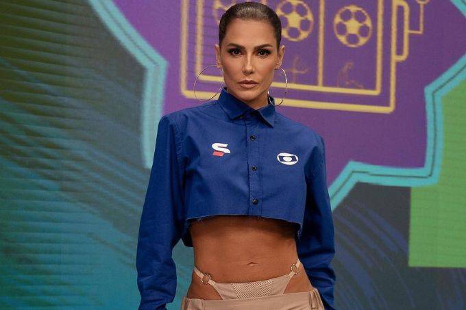 A resposta de Deborah Secco a ‘haters’ de seu look com calcinha aparente