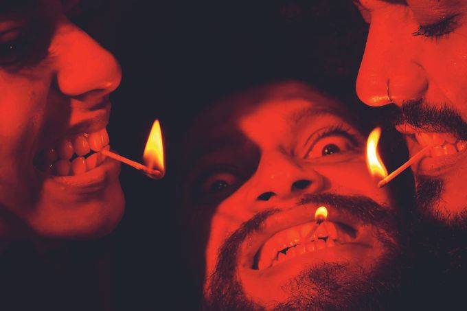 ‘Silva’, em cartaz no Teatro de Contêiner, aborda revolução incendiária