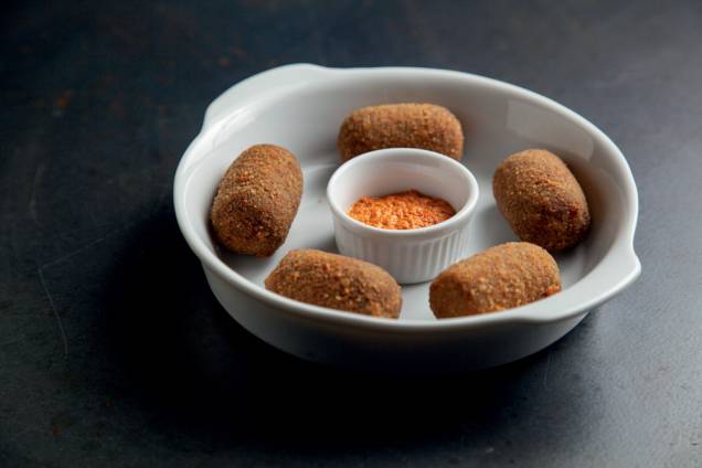 Croquetes de carne de panela desfiada: herança do extinto bar de família Croquetes de carne de panela desfiada: herança do extinto bar de família