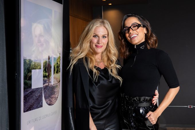 Ludmila Dayer e Anitta no lançamento do documentário Eu