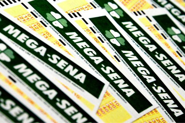 Folhas da Mega-Sena amontoadas em imagem
