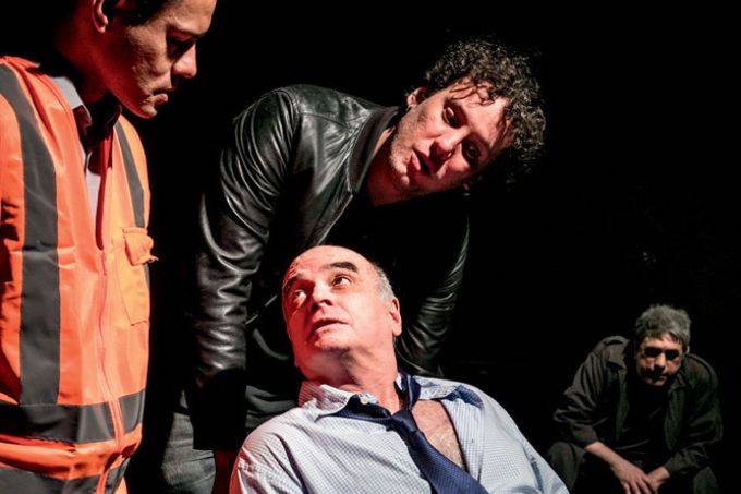 Cemitério de Automóveis encena peça inédita de Gregory Burke
