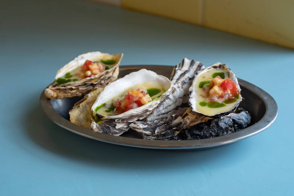 De*Primeira, o boteco de futuro do casal Gabriel Coelho e Júlia Tricate