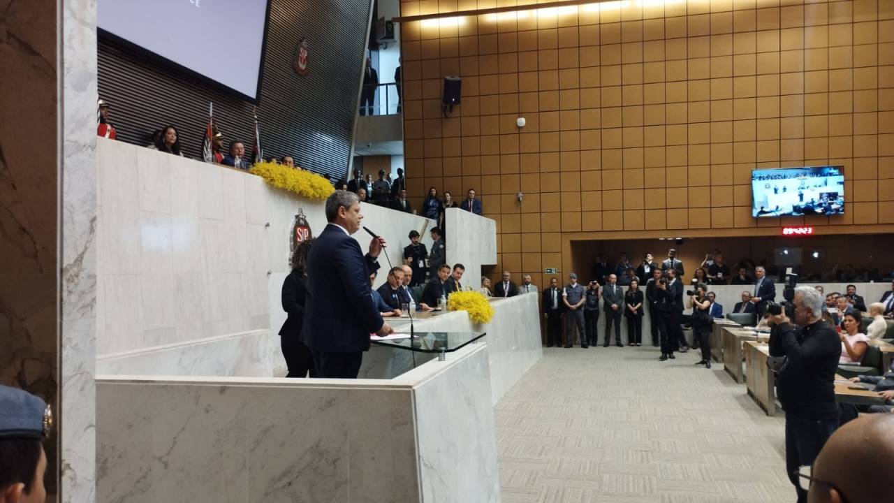 Tarcísio faz primeiro discurso após ser empossado governador.