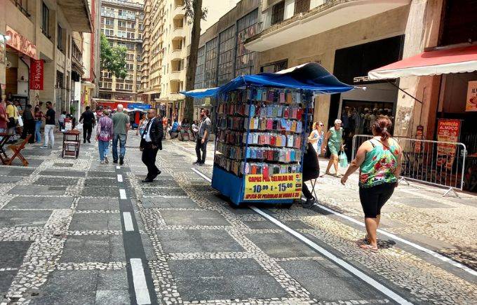 Após críticas, prefeitura reduz vagas de Zona Azul no Teatro Municipal