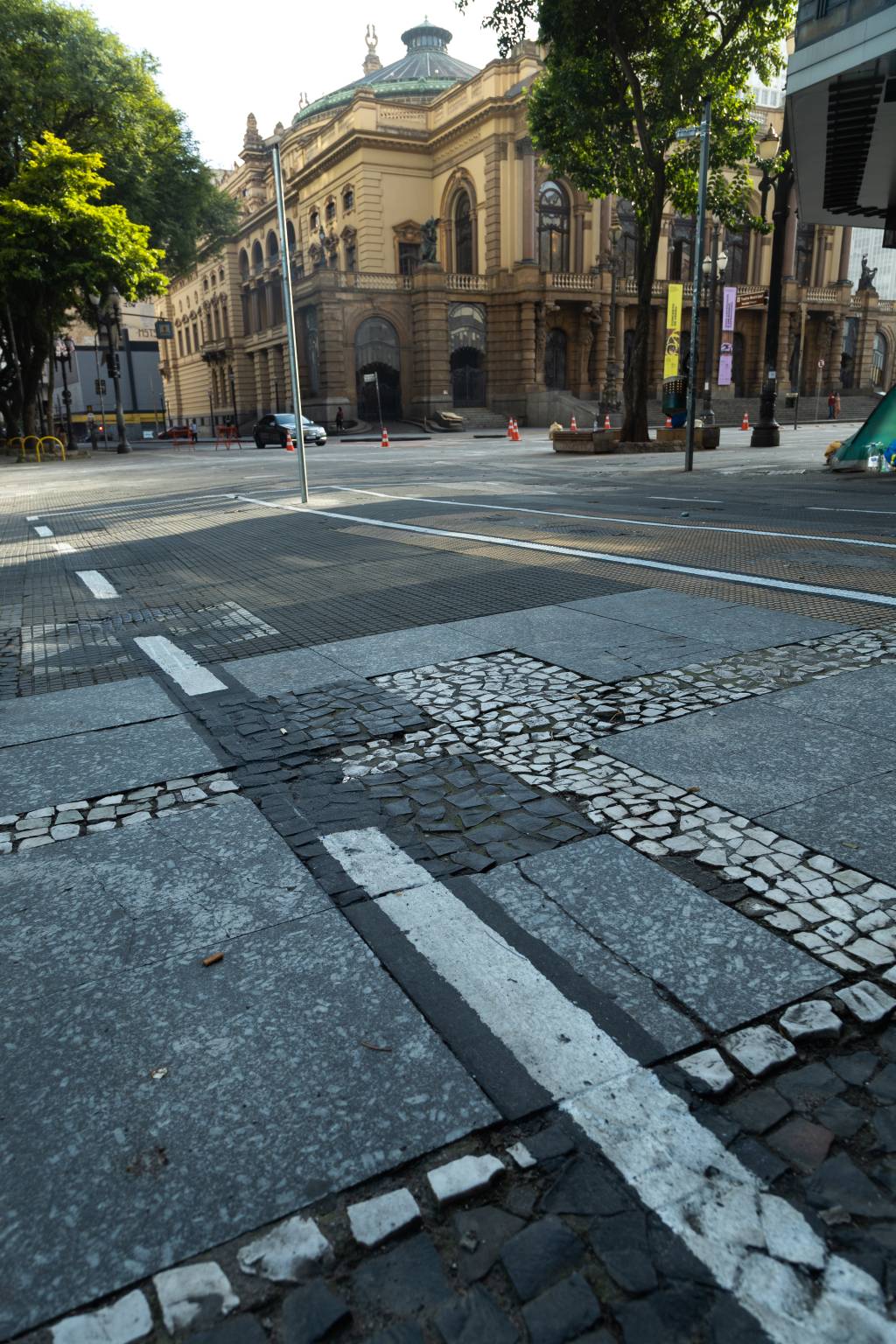 VagasZonaAzulTMPedroPiai Vagas de Zona Azul em rua lateral do Teatro Municipal