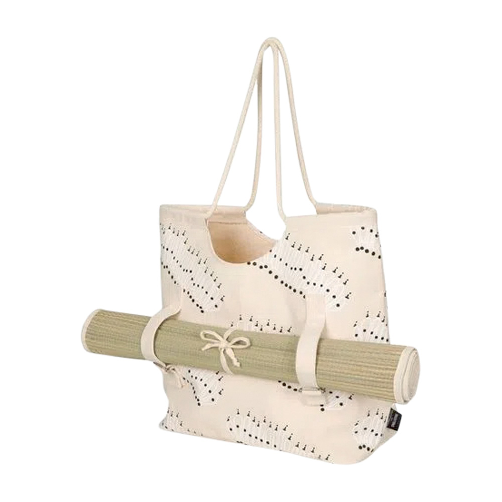 bolsa de praia.jpg Bolsa de praia bege com suporte para esteira de praia de palha enrolada