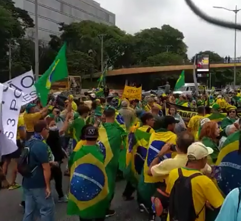 Bolsonaristas interditam Avenida 23 de Maio