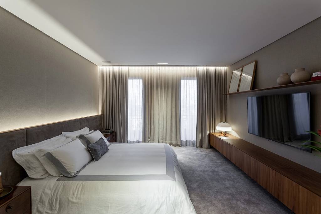 estante-com-iluminacao-cenica-e-a-protagonista-deste-ape-de-815-m²-25 Estante com iluminação cênica é a protagonista deste apê de 815 m²