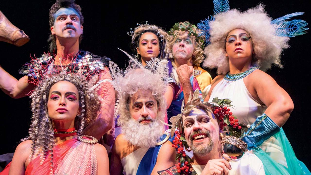 Deuses no teatro: comemoração circense