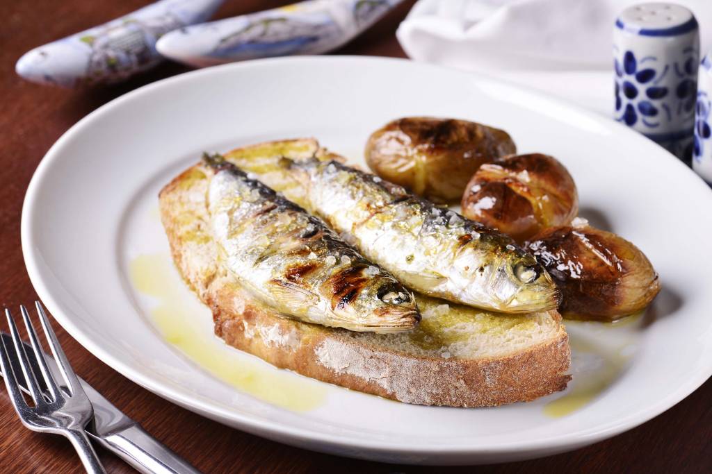 Sardinha à vontade: Rancho Português faz festival do peixe na brasa