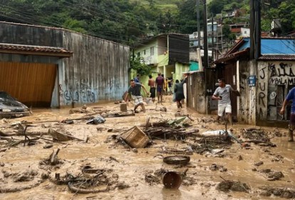 Imagem mostra rua alagada