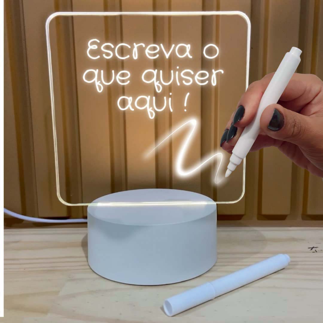 Lumin&aacute;ria branca com base cil&iacute;ndrica e lousa de acr&iacute;lico para escrever