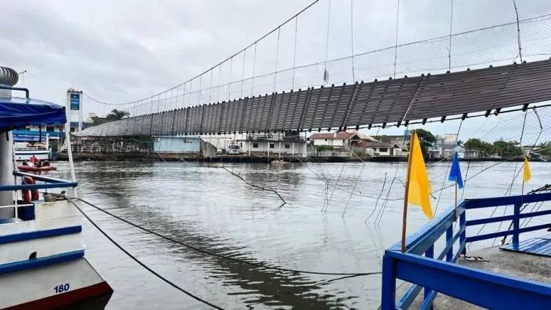 Ponte entre o Rio Grande do Sul e Santa Catarina desaba com 100 pessoas