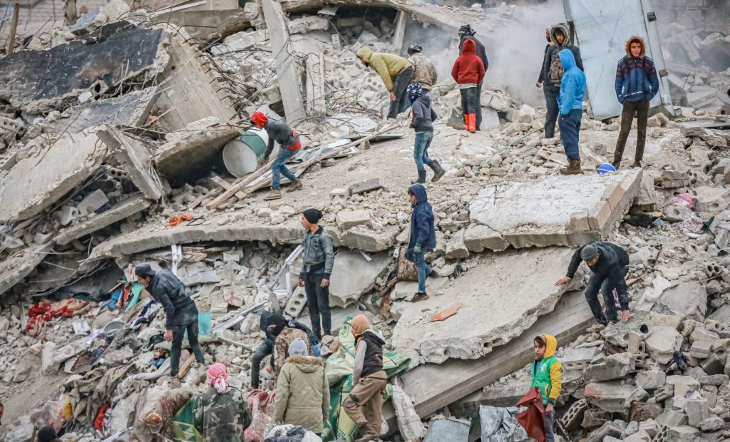 Dois terremotos atingem Turquia e Síria e deixam mais de 2 mil mortos