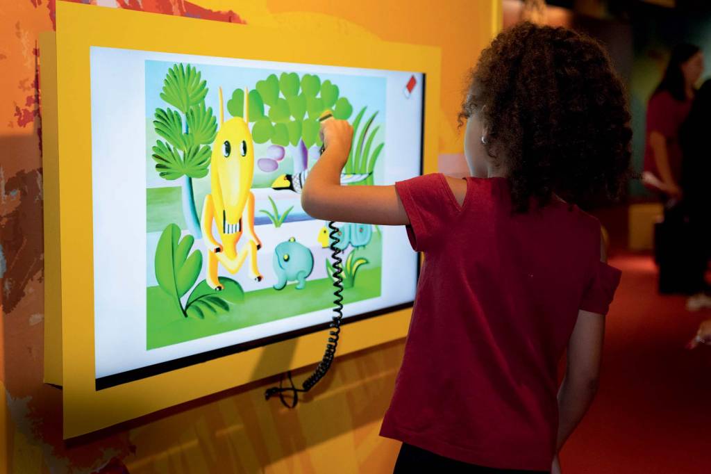 Crianças podem pintar quadro de Tarsila em atração do MIS Experience