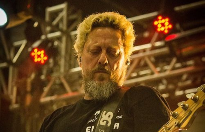 Morre Canisso, baixista da banda Raimundos, aos 57 anos