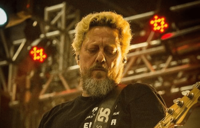 Morre Canisso, baixista da banda Raimundos, aos 57 anos