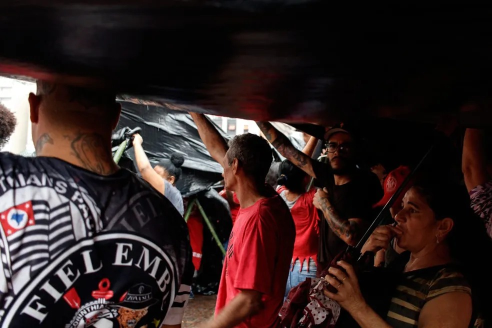 Acampamento do MTST em frente à prefeitura