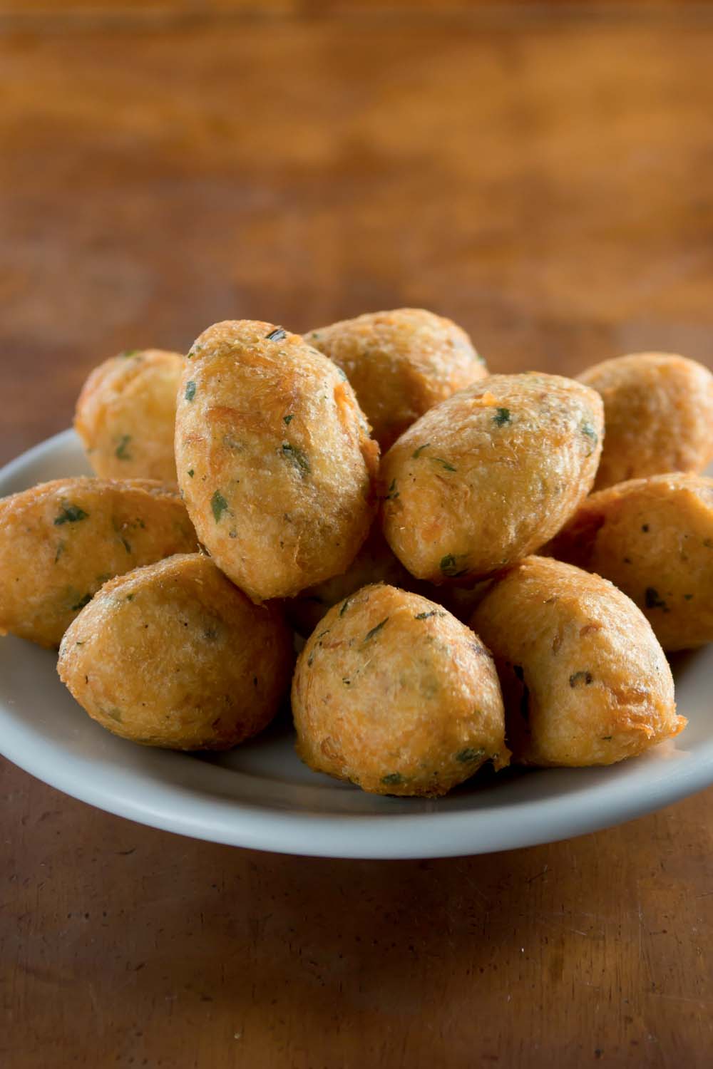 De bolinho à salada: bares servem bacalhau em diferentes formatos