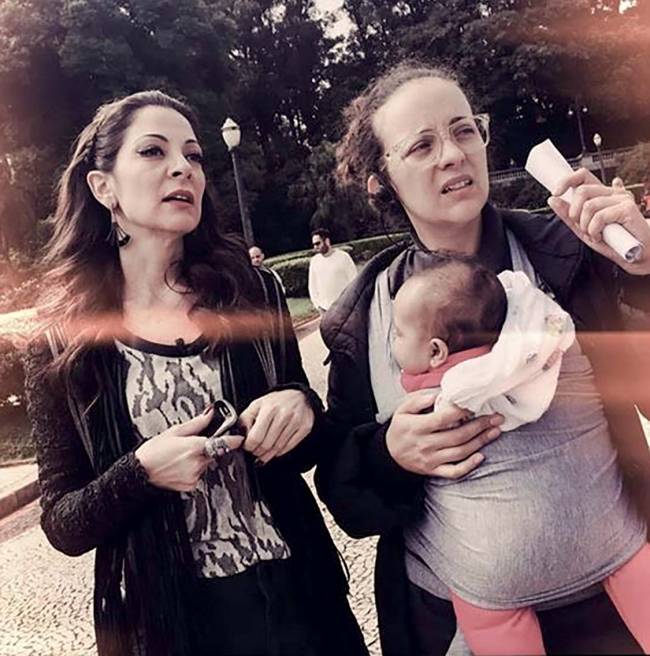 Ana Paula Padrão, Marisa Mestiço e Luiza, filhinha da diretora, em 2015. Hoje a menina tem 8 anosAna Paula Padrão, Marisa Mestiço e Luiza, filhinha da diretora, em 2015 Ana Paula Padrão, Marisa Mestiço e Luiza, filha da diretora, em 2015