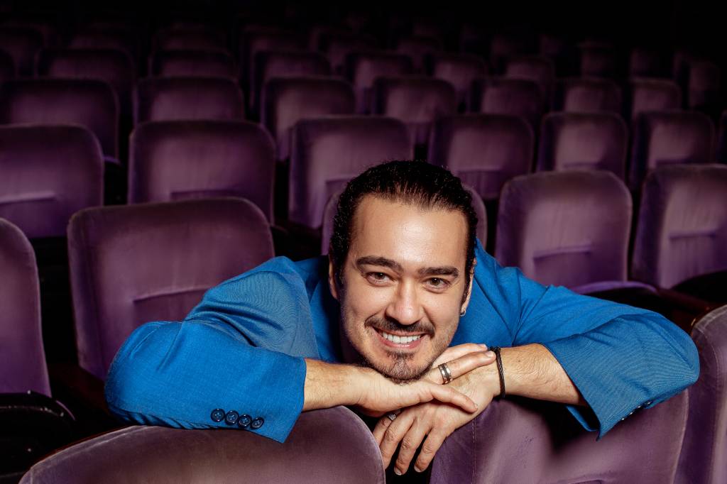 Marcos Veras estreia nos musicais com ‘Alguma Coisa Podre’
