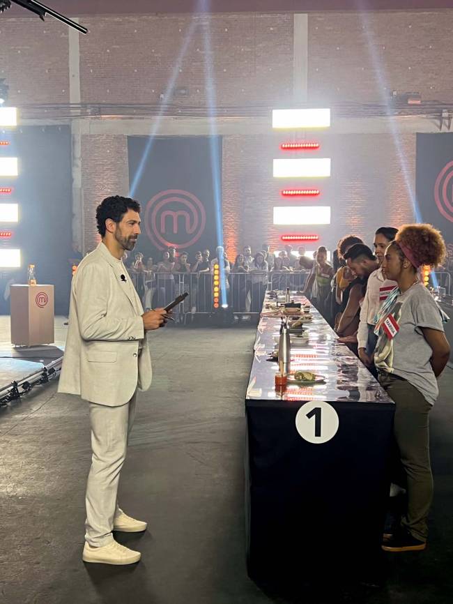 MasterChef_Rodrigo_Marina.JPEG Rodrigo Oliveira na primeira avaliação no programa