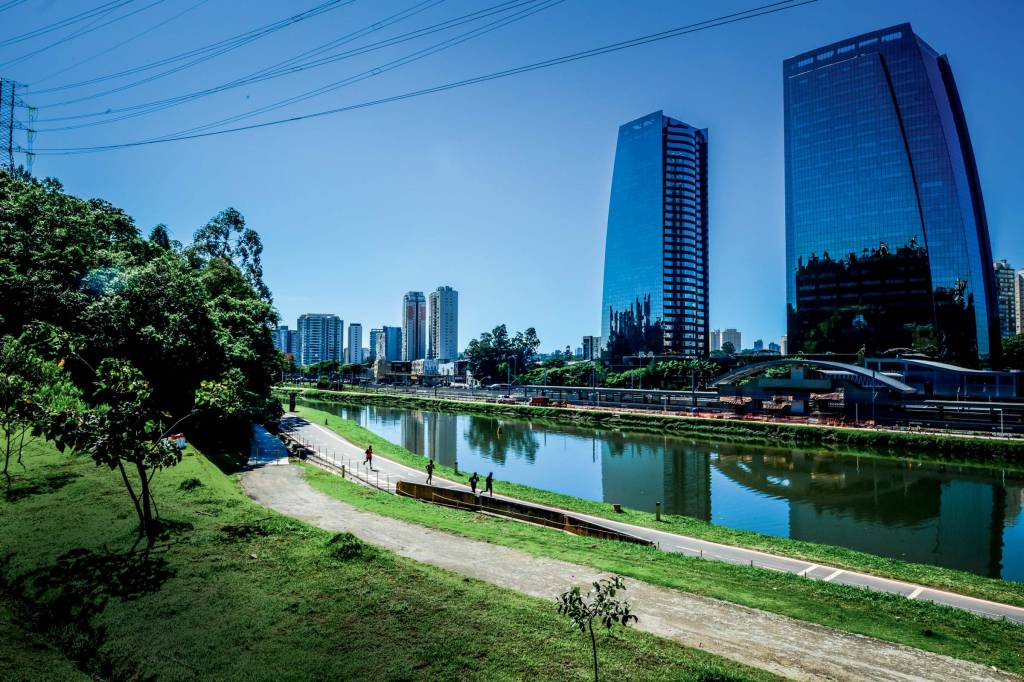 Vizinhos chegam a andar uma hora para entrar no Parque Bruno Covas
