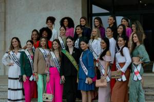 Tarcísio Miss Brasil Terra Mulheres posam em fileiras para foto